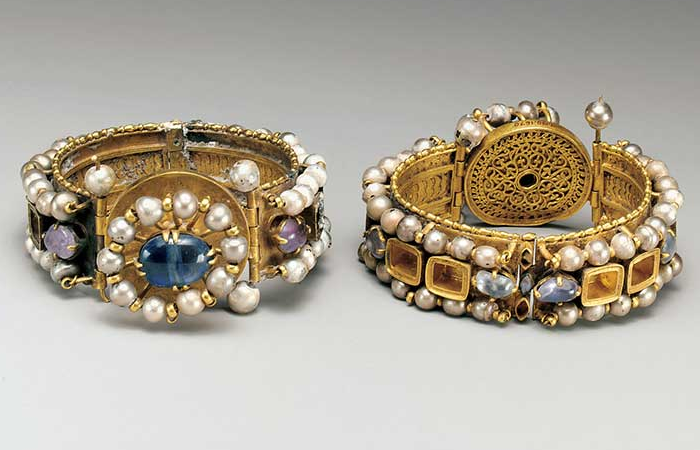Anatolia jewelry.png