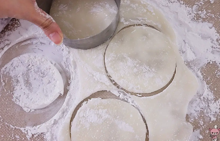 Cutting the dough.png