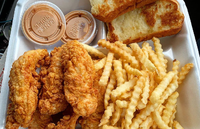 Raising canes caniac combo.png